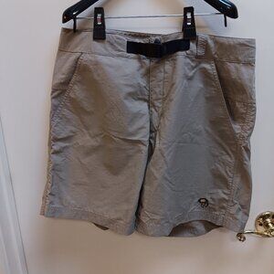 Mountain Hardware Shorts Large